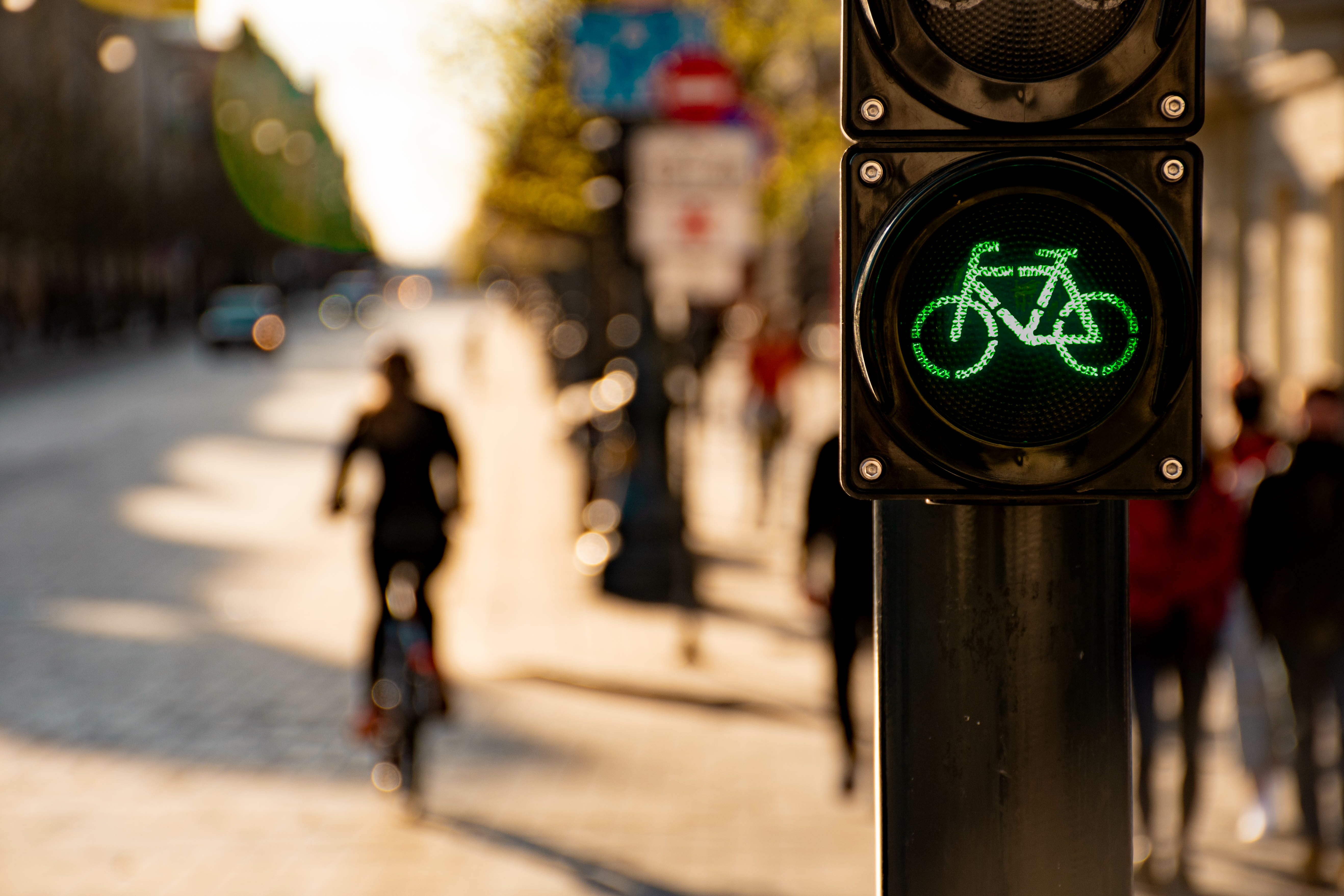ttraffic signal with bike symbol